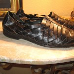 SHARP PAIR OF MENS BLACK COLE HAAN CASUAL LEATHER WEAVE SANDALS SIZE 11 M