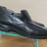 Mens size 10 M black leather Clarks slip on loafers casual or dress shoes
