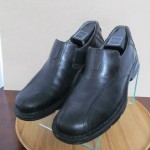 Mens size 10 M black leather Clarks slip on loafers casual or dress shoes