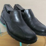 Mens size 10 M black leather Clarks slip on loafers casual or dress shoes