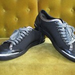 BLACK WITH SILVER TRIM HUGO BOSS FASHION ATHLETIC OXFORDS SIZE 8.5 EUR 42