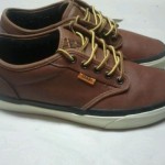 MEN’S VANS LEATHER SHOES SIZE 7.5 IN EXCELLENT CONDITION