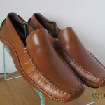 Mens sz 11 M brown leather Clarks England slip on driving moccasins casual shoes