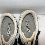 DIESEL MENS WHITE LEATHER SIZE 8.5M VELCRO SNEAKER IN GOOD SHAPE