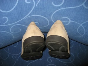 HUGO BOSS . Men’s Casual Fashion Shoe . Beige Suede . Sz. Euro 44 /  US 10.5