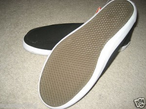 VANS SKATEBOARDING MENS BALI BLACK & WHITE SLIP ON SHOES SIZE 10 SHIPS FREE NWT