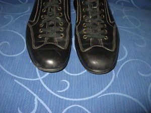 Cole Haan . Men’s Casual Fashion Shoe . Black Leather . Sz. 10M