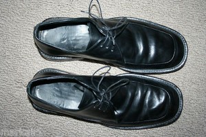 HUGO BOSS BLACK LEATHER OXFORDS, SIZE 8.5 D, VERY COOL AND COMFY SHOES!