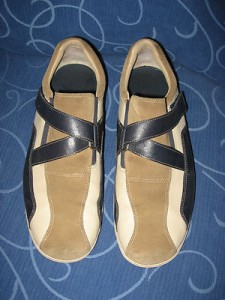 Cole Haan . Men’s Casual Fashion Shoe . Blue & Beige Leather . Sz. 11M