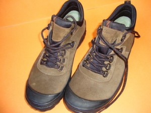 NWOB Clarks sz 9 mens shoes suede