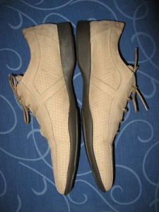 HUGO BOSS . Men’s Casual Fashion Shoe . Beige Suede . Sz. Euro 44 / US 10.5