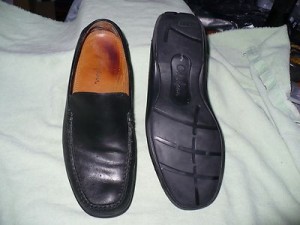 o COLE HAAN BLACK LEATHER SLIP ONS MENS 9 M