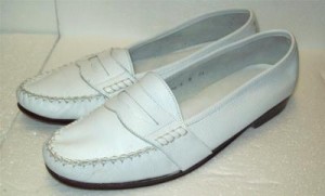 Men’s COLE HAAN 9 M Classic WHITE Leather Loafer Slip-ons DRIVING Moccasin Shoe