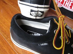 NEW VANS 106 MOC SHOES Mens sz 7 Womens SZ 8.5 BLACK LEATHER