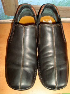 COLE HAAN ~ MENS BLACK W/ BROWN TRIM LEATHER DRIVING LOAFERS SZ 9M ~ NICE!