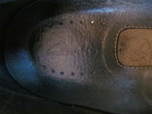 Mens sz 10 M black leather Clarks slip on casual shoes
