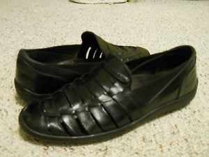 Cole Haan Bragano men size 8 M black leather woven leather slip on loafers Italy