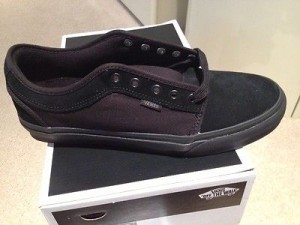 VANS CHUKKA LOW SIZE 10.5 BRAND NEW