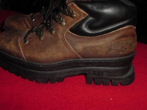 BNWOT MENS SIZE US 10.5 CAT/DIESEL POWERED LACE UP HALF BOOT