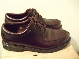 MEN’S COLE HAAN BURGUNDY SLIP TOE LACE SHOES SIZE 12M