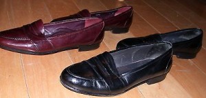 COLE HAAN-“2 PAIRS”- BRAGANO LOAFERS BLACK & BURGANDY MEN 9-9.5 MEDIUM ITALY